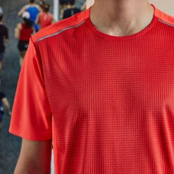 Men's Running Breathable T-Shirt Kiprun Light 15 Men's Running Breathable T-Shirt Kiprun Light -Outdoor Equipment Store k22c07f2293ebe29e5e041dac682b0ab6