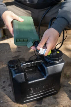 RidgeMonkey Outdoor Power Shower (Full Kit) (RM507) -Outdoor Equipment Store k2b580bc4c563bc55cf211e74fe44601c