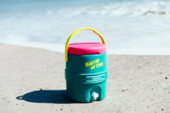 IGLOO Retro Barrel Of Fun 2 Gallon -Outdoor Equipment Store kc88273d206089a3a71fec21ebeffb697