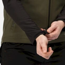 Regatta Mens Surrender Soft Shell Jacket (Iron/Black) -Outdoor Equipment Store kebe0b13bbb095527115a72d61578c30f